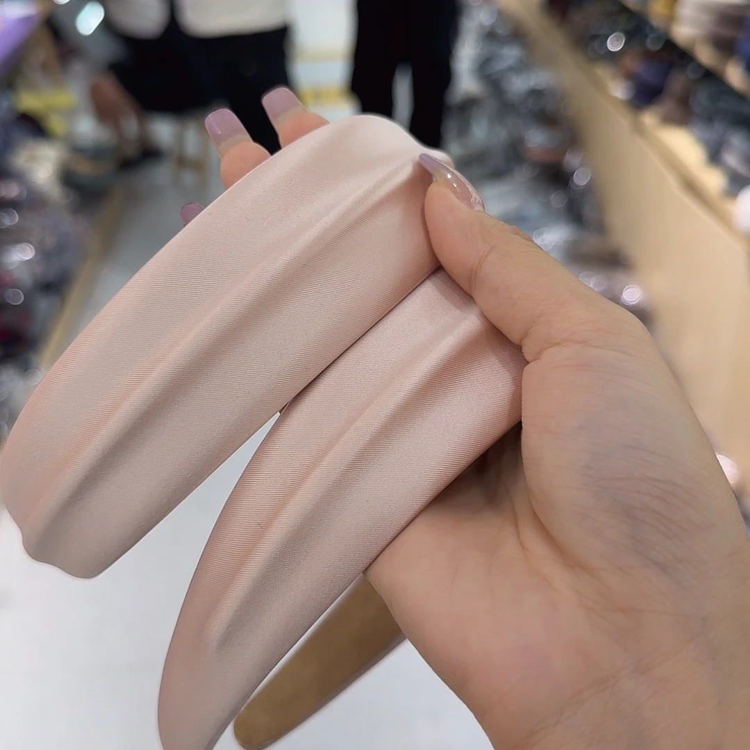 粉色缎面发箍1111