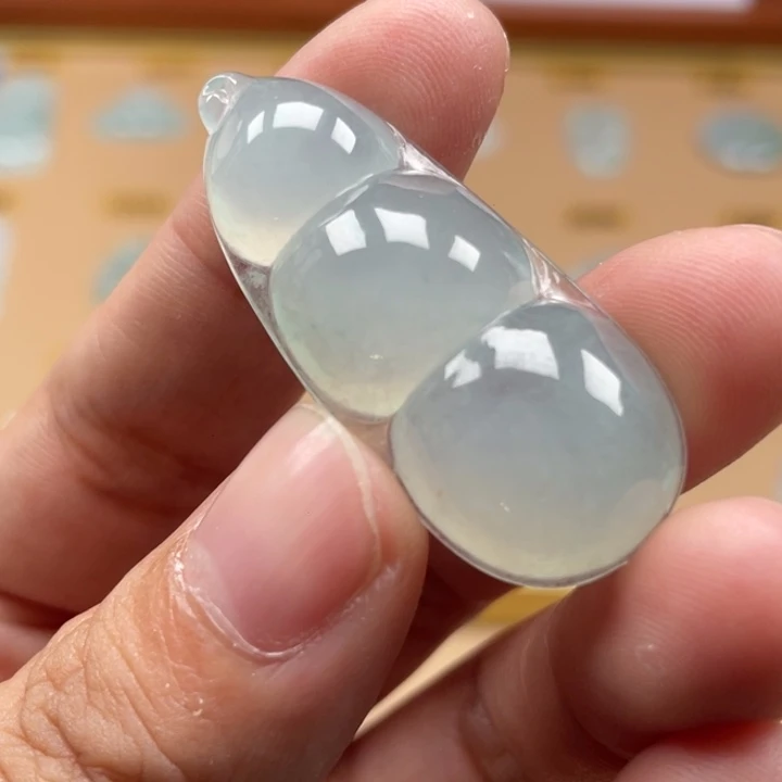 翡翠未镶嵌颈饰豆子