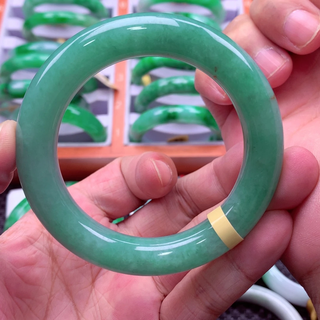 翡翠未镶嵌手镯翡翠