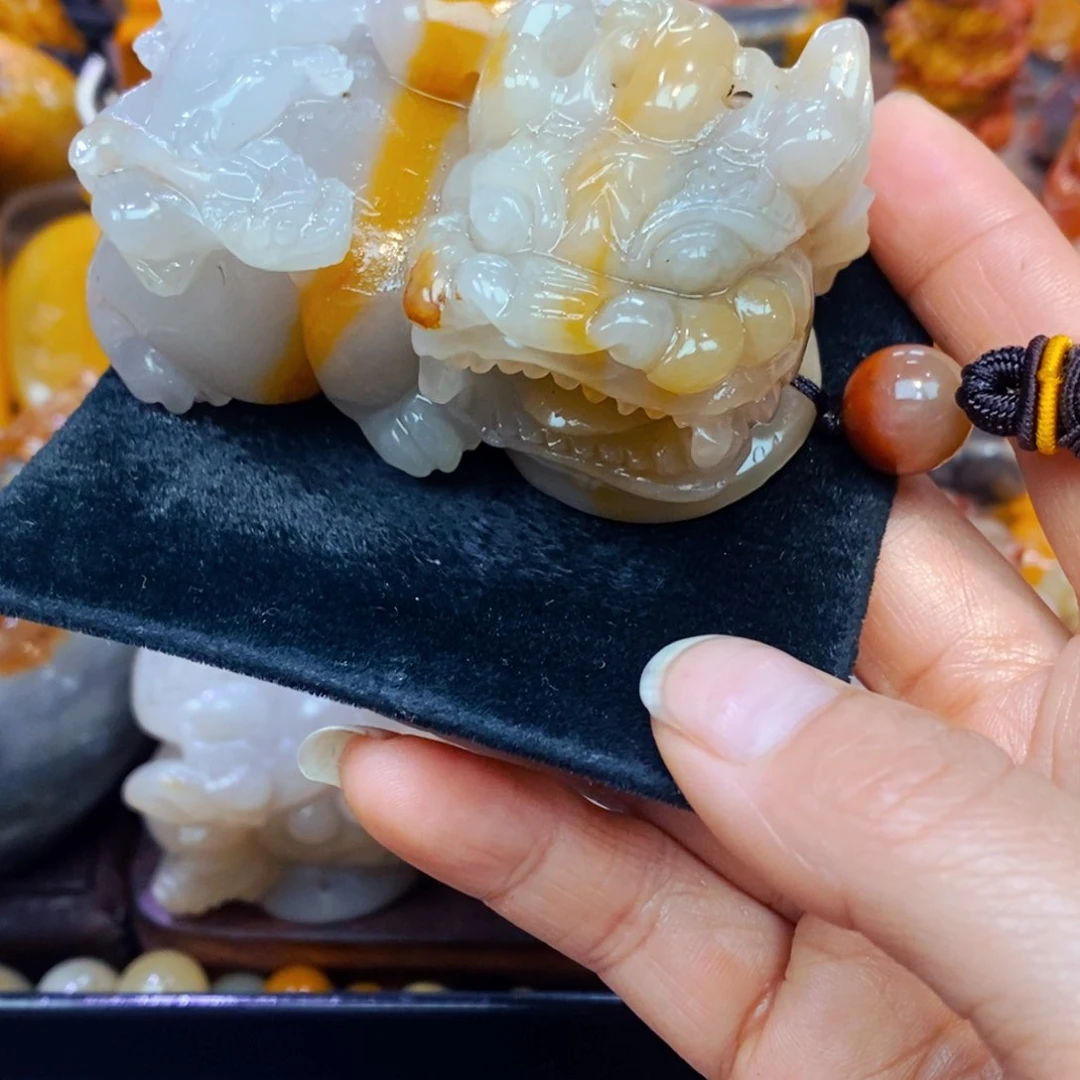 未镶嵌石英质玉（黄龙玉）项链