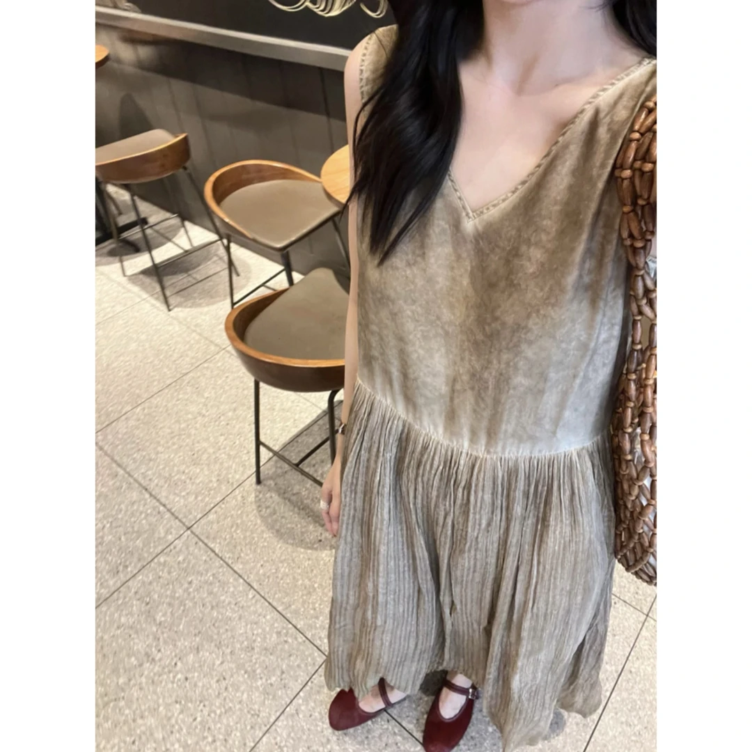 FAR ZOOM  肌理感条纹V领背心大裙摆褶皱连衣裙