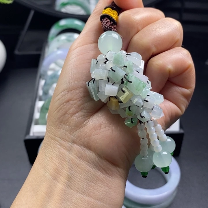 翡翠吊坠(不含链)未镶嵌懒****?