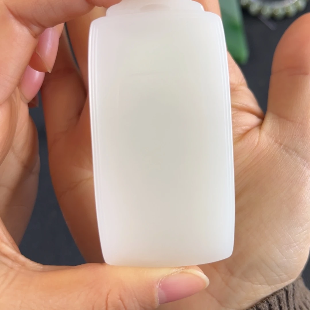 t***d和田玉未镶嵌颈饰野牛沟无事牌