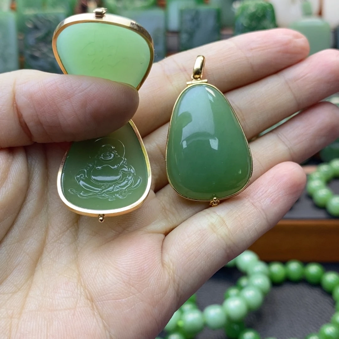 颈饰18K金镶嵌和田玉（碧玉）佛一个