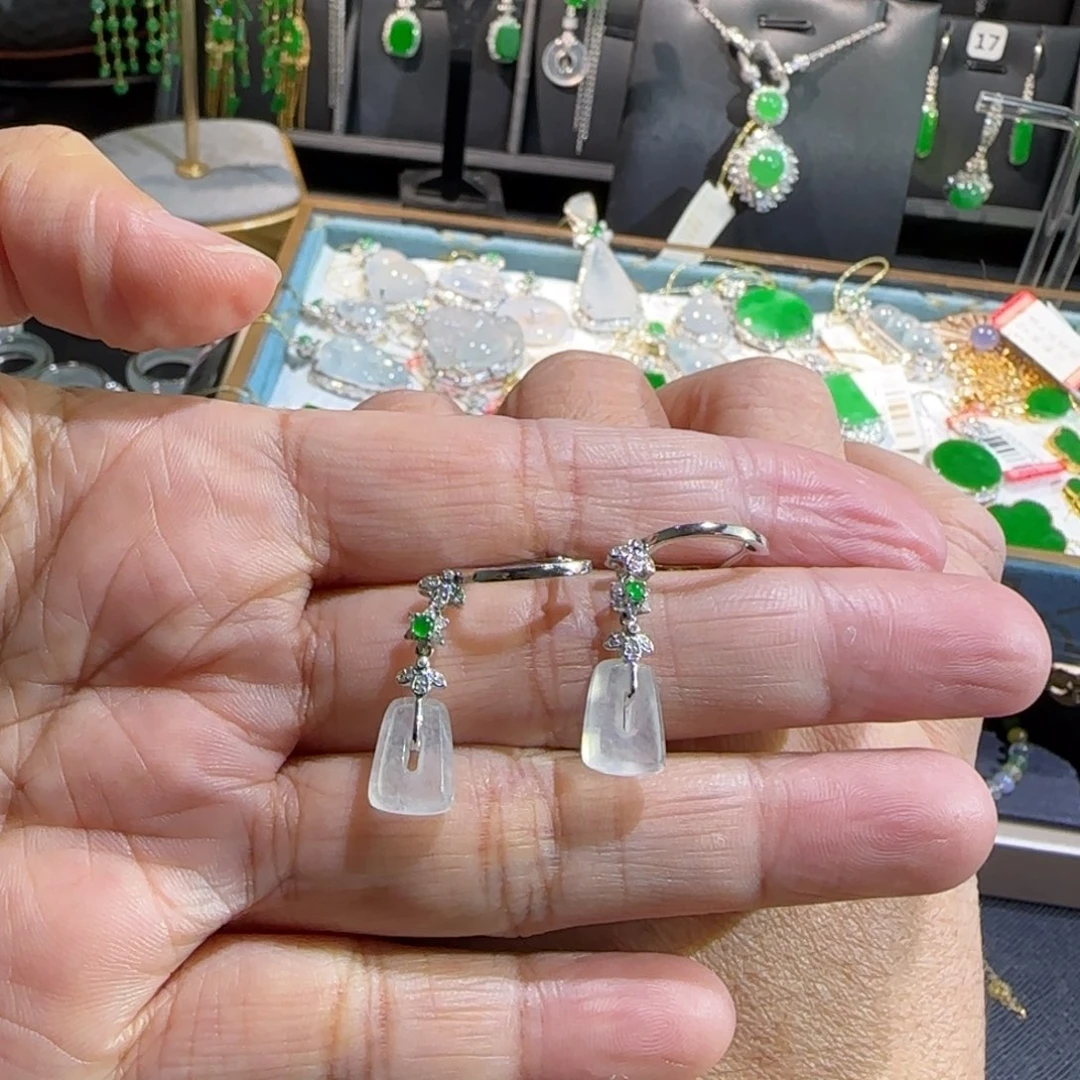 翡翠18K金镶嵌颈饰耳包