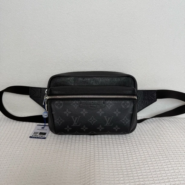 99新 LouisVuitton/路易威登 98新/4864时尚芯片款黑老花腰包胸背
