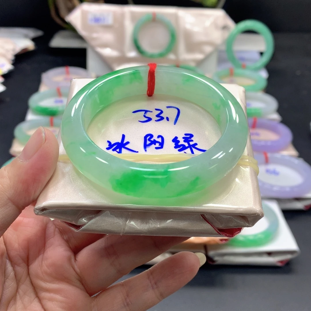 H***X翡翠手镯未镶嵌53圈口