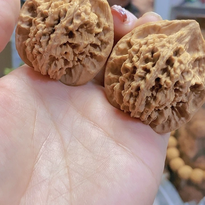 【闪购商品】文玩核桃把件43红皮乾隆纹