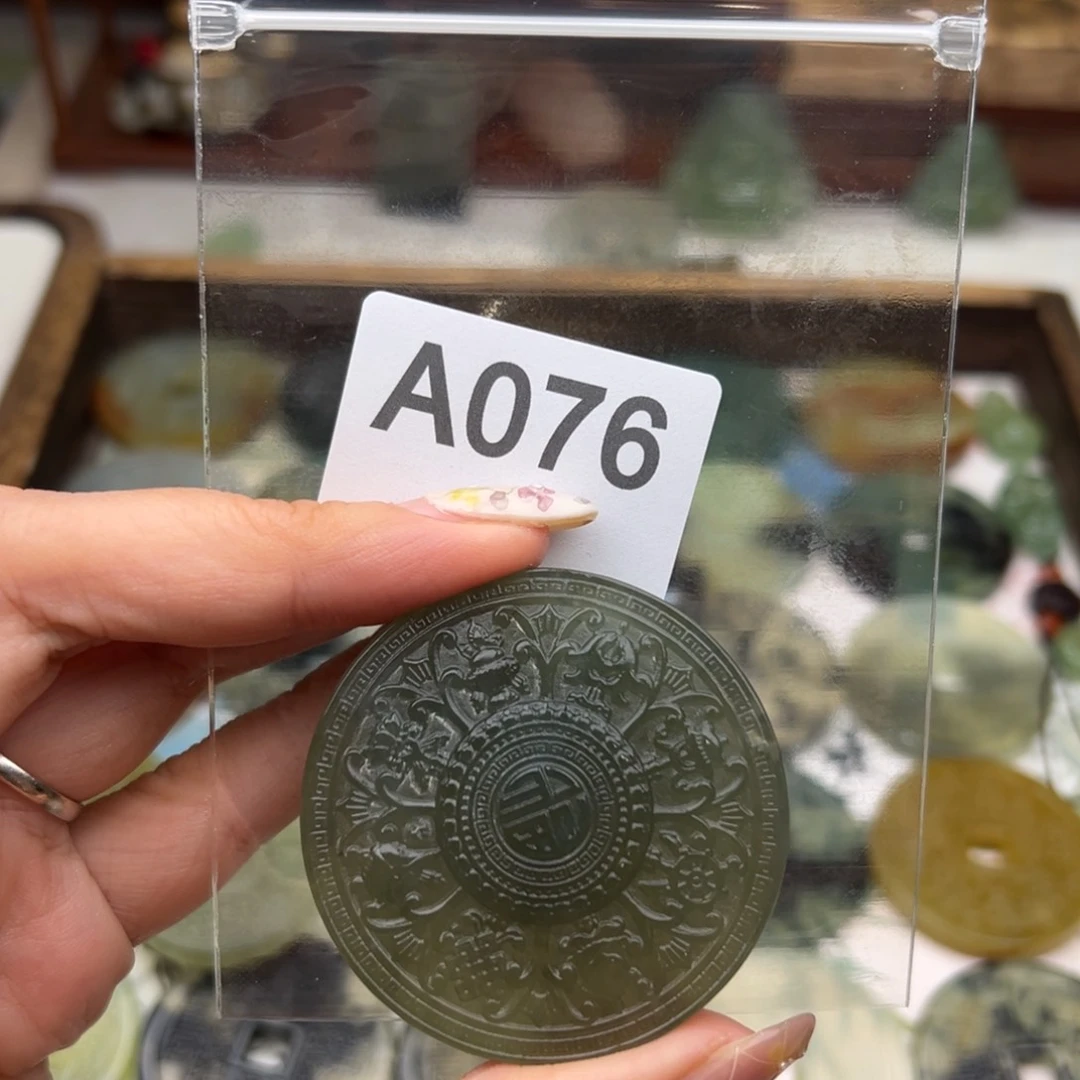 蛇纹石玉未镶嵌颈饰小***经