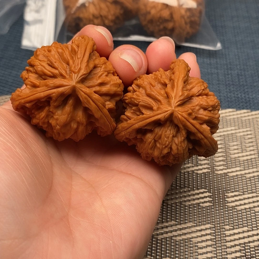 杭***猪吊坠文玩核桃三棱