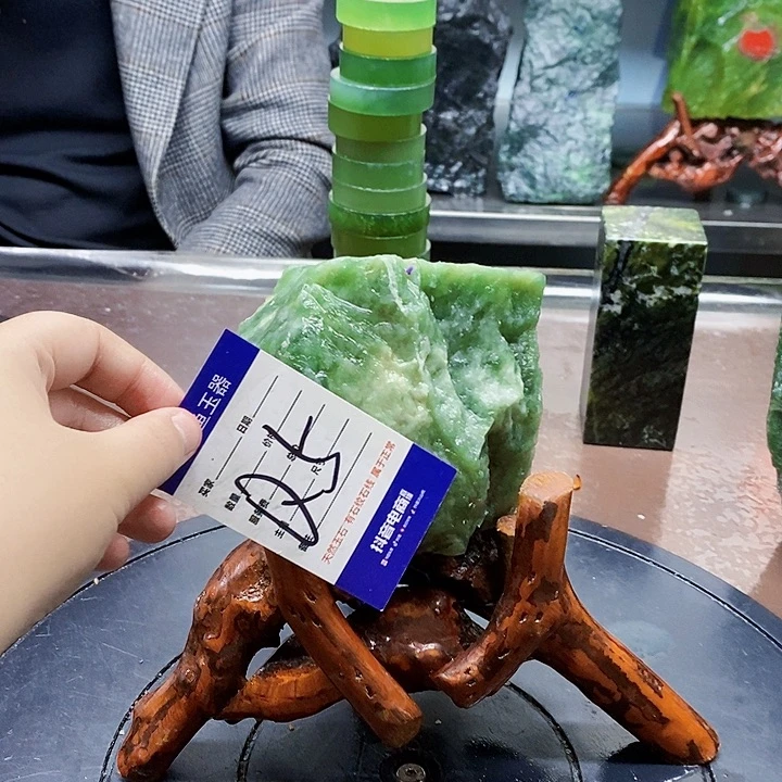 蛇纹石玉原石未镶嵌