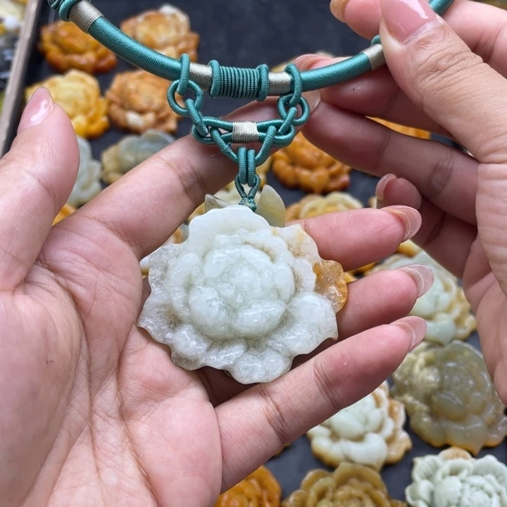 宝***宝蛇纹石玉未镶嵌颈饰