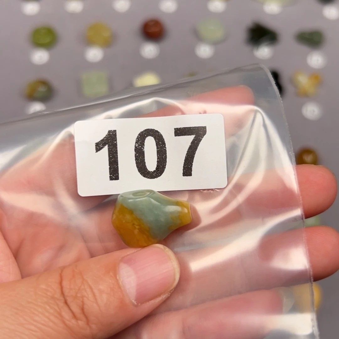 未镶嵌蛇纹石玉颈饰我***糖