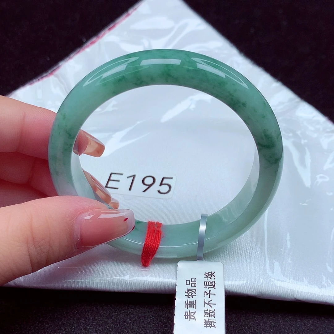 翡翠手镯未镶嵌天然缅甸