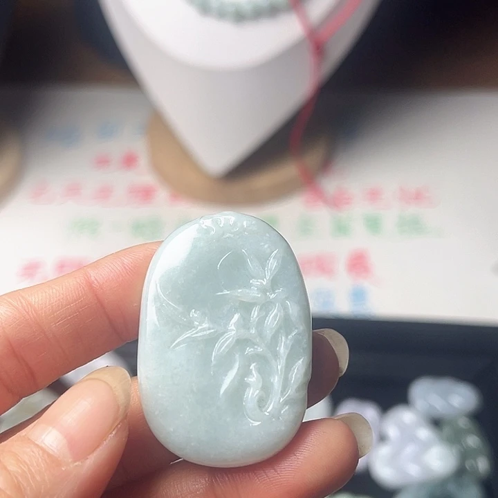 翡翠未镶嵌颈饰山水牌