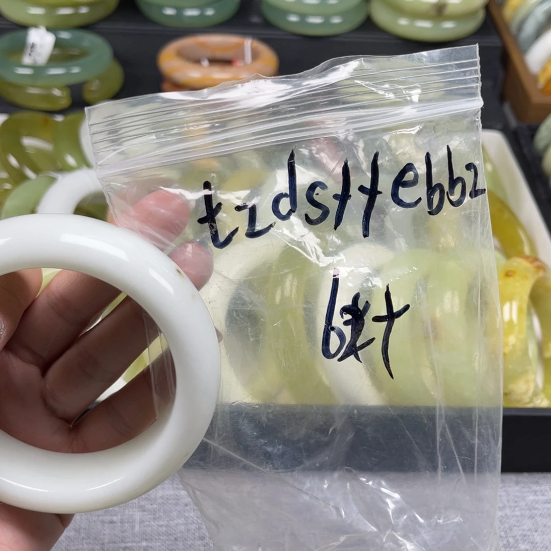 t***z蛇纹石玉未镶嵌手镯