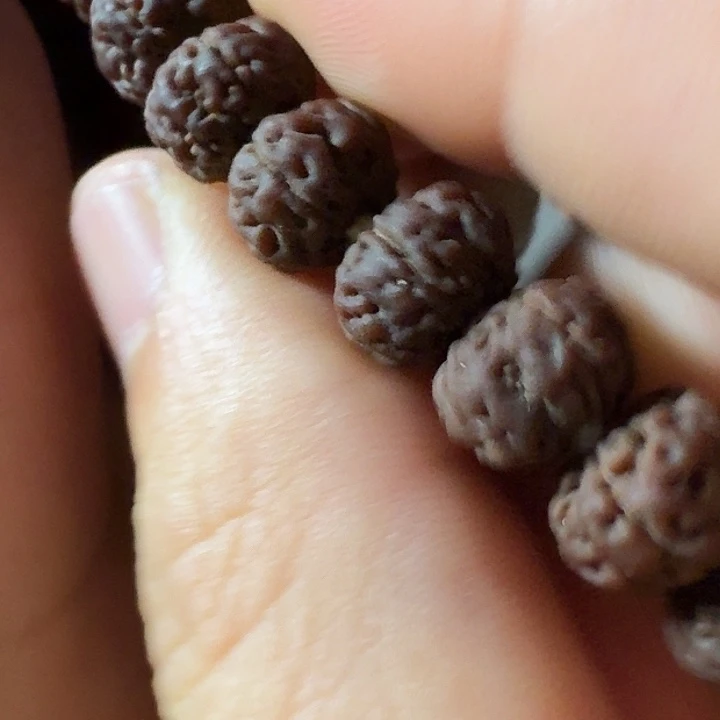 土***）金刚菩提吊坠勿里达老树王手持