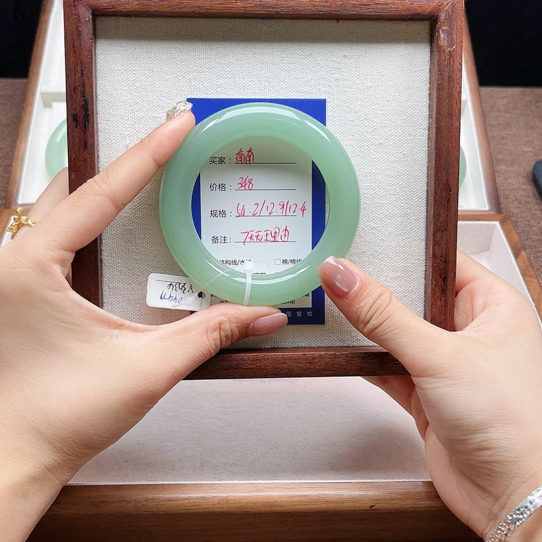 南****石英质玉未镶嵌手镯