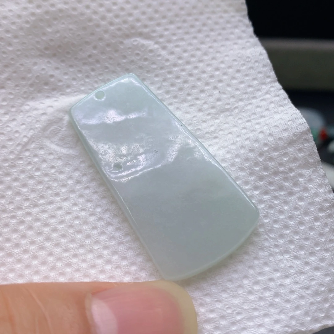 翡翠未镶嵌颈饰翡翠（微瑕
