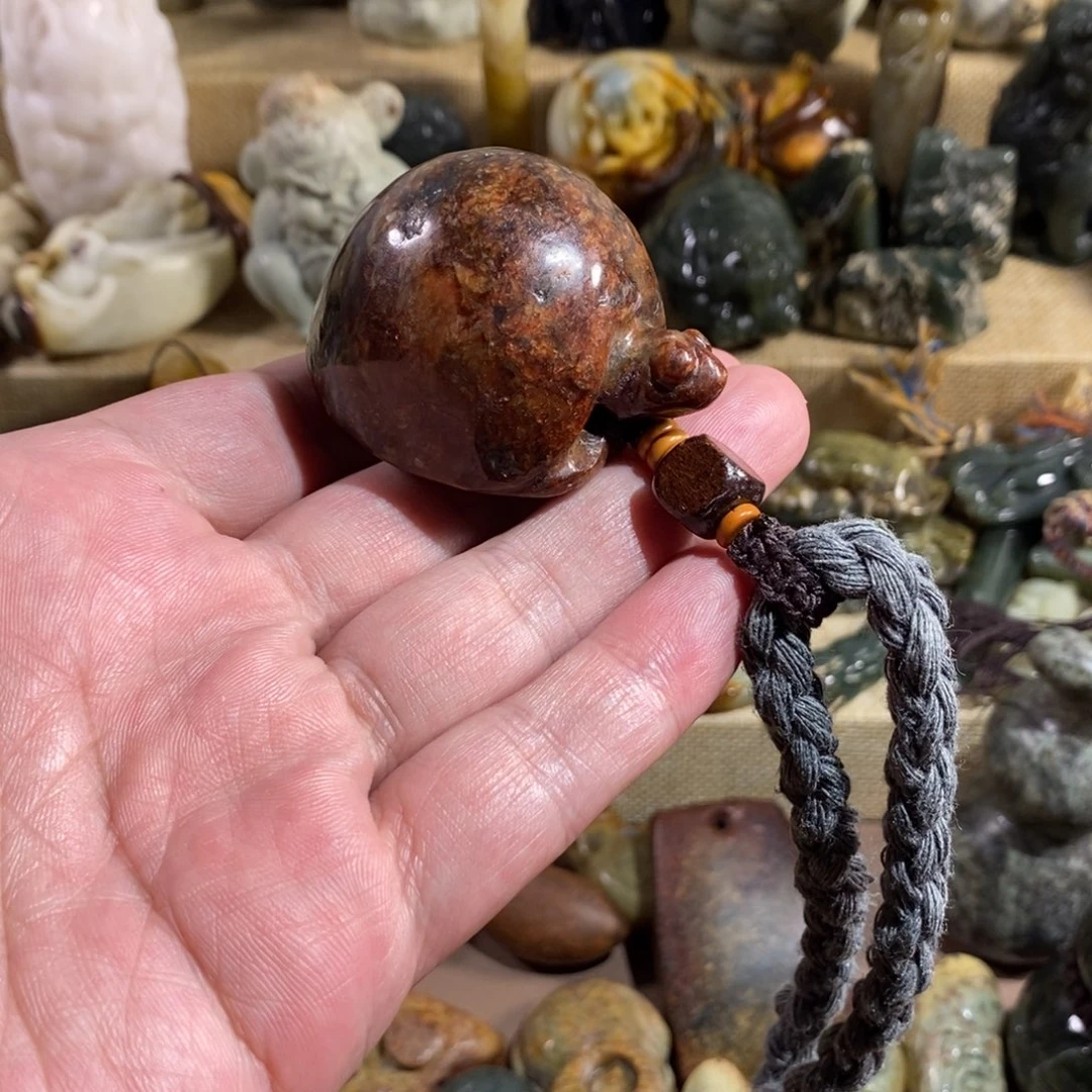 未镶嵌岫岩河磨玉（透闪石质玉）挂件