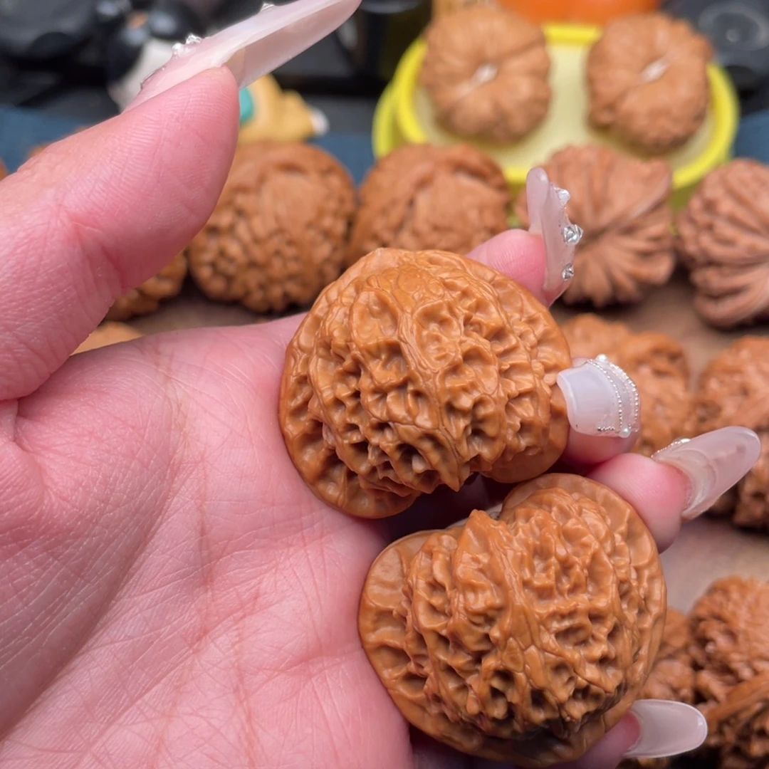 文玩核桃把件全品桃心宫灯39