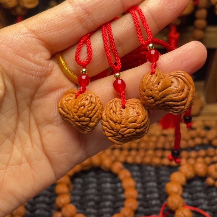 木质类龙纹桃枭挂件