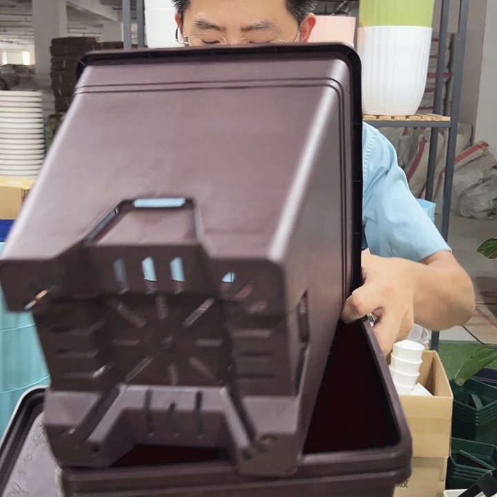 方形260口26高28紫砂带托3只