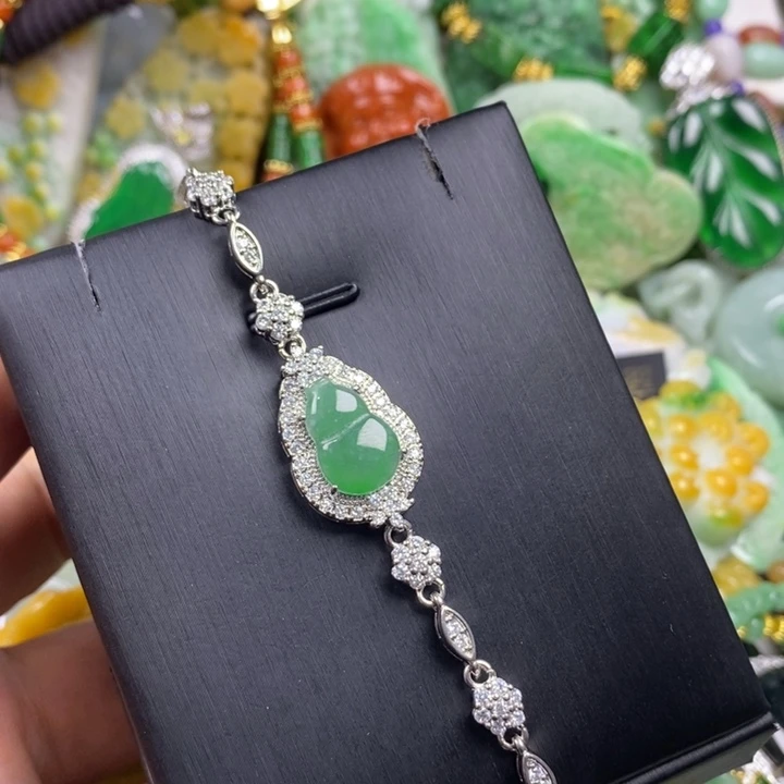 翡翠未镶嵌吊坠(赠链)