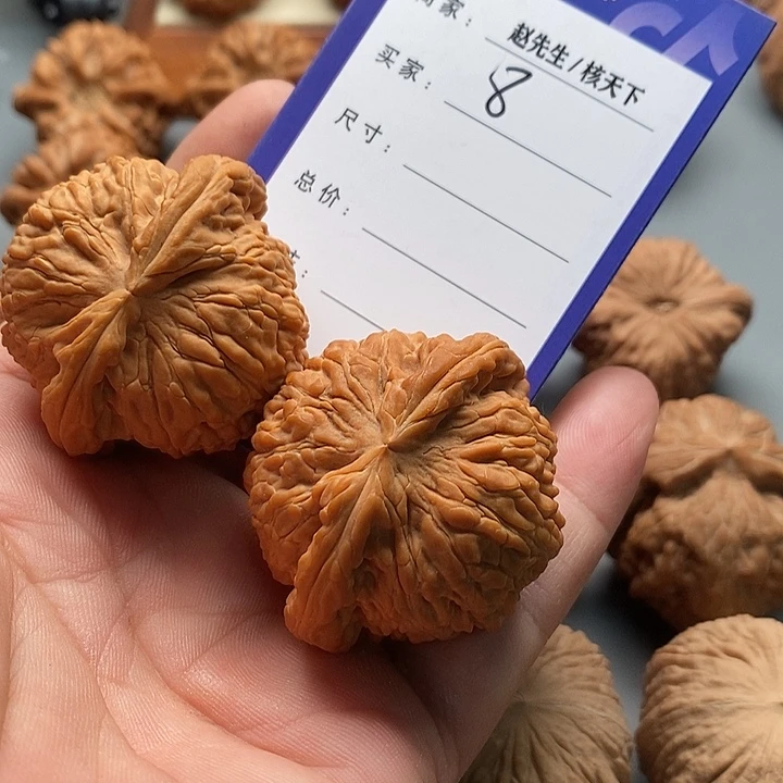 海***长吊坠桃核白狮子头