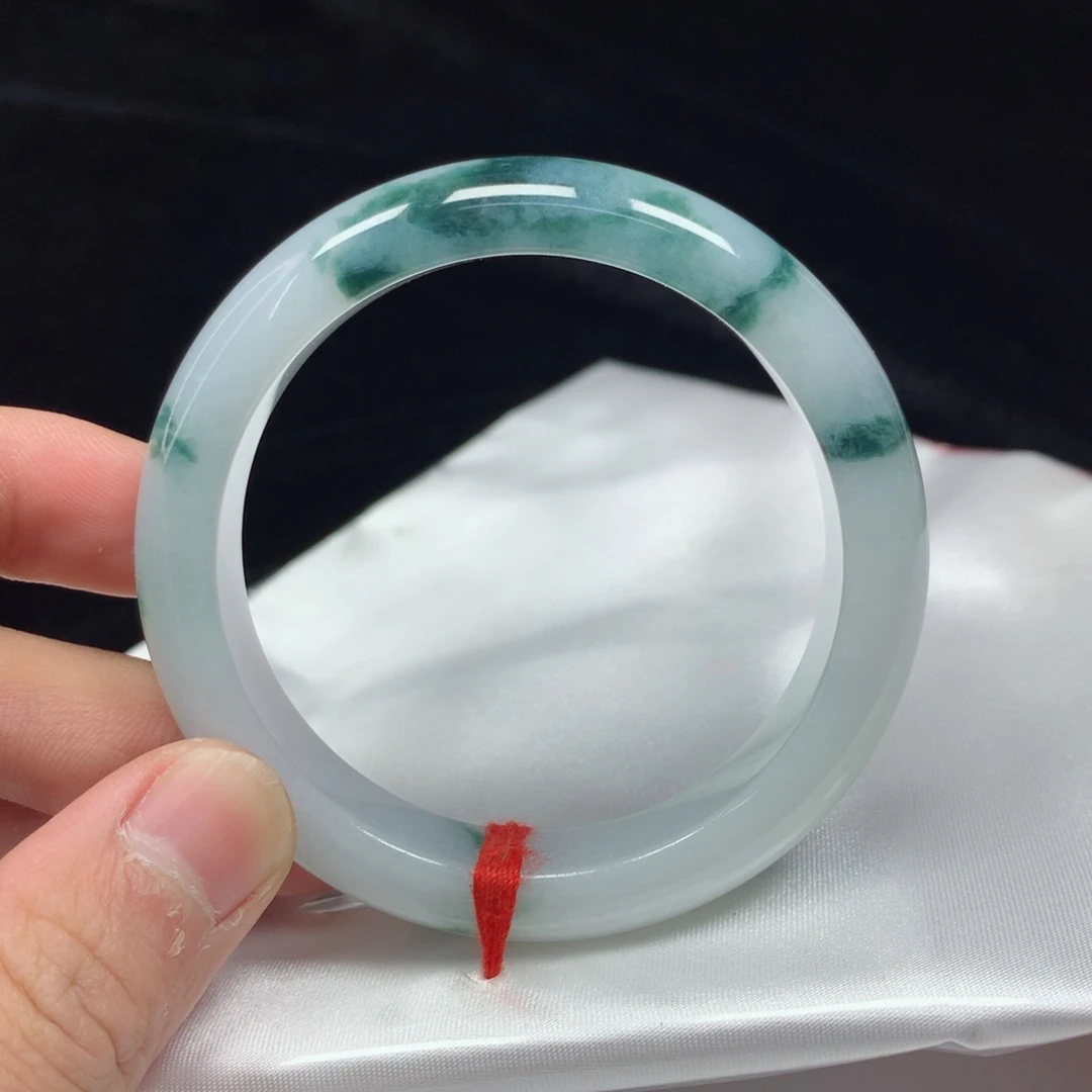 翡翠手镯（圆镯）未镶嵌53.5