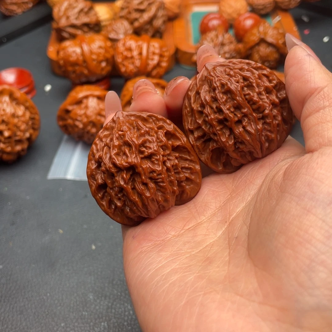 文玩核桃把件盘龙纹