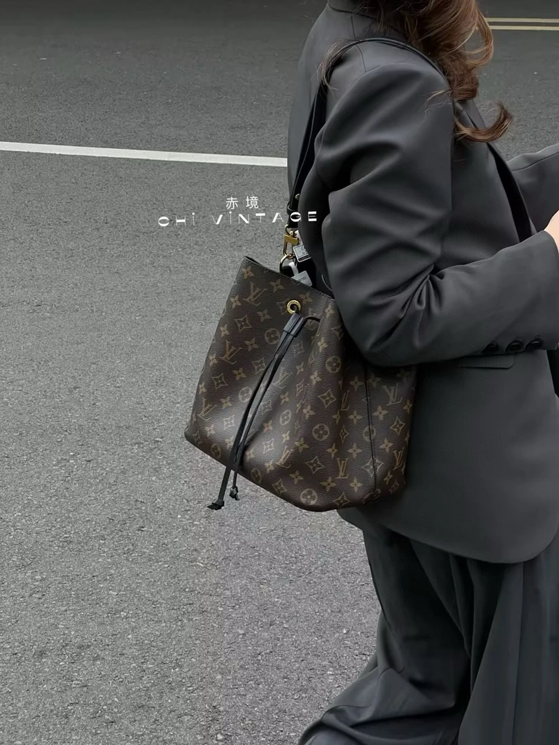 95新 LouisVuitton/路易威登 1973 老花黑水桶斜挎包芯片款