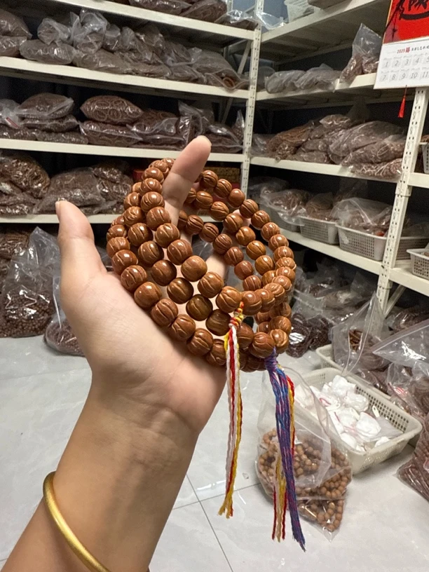 Z6福利桃核手持尺寸品相挨着发