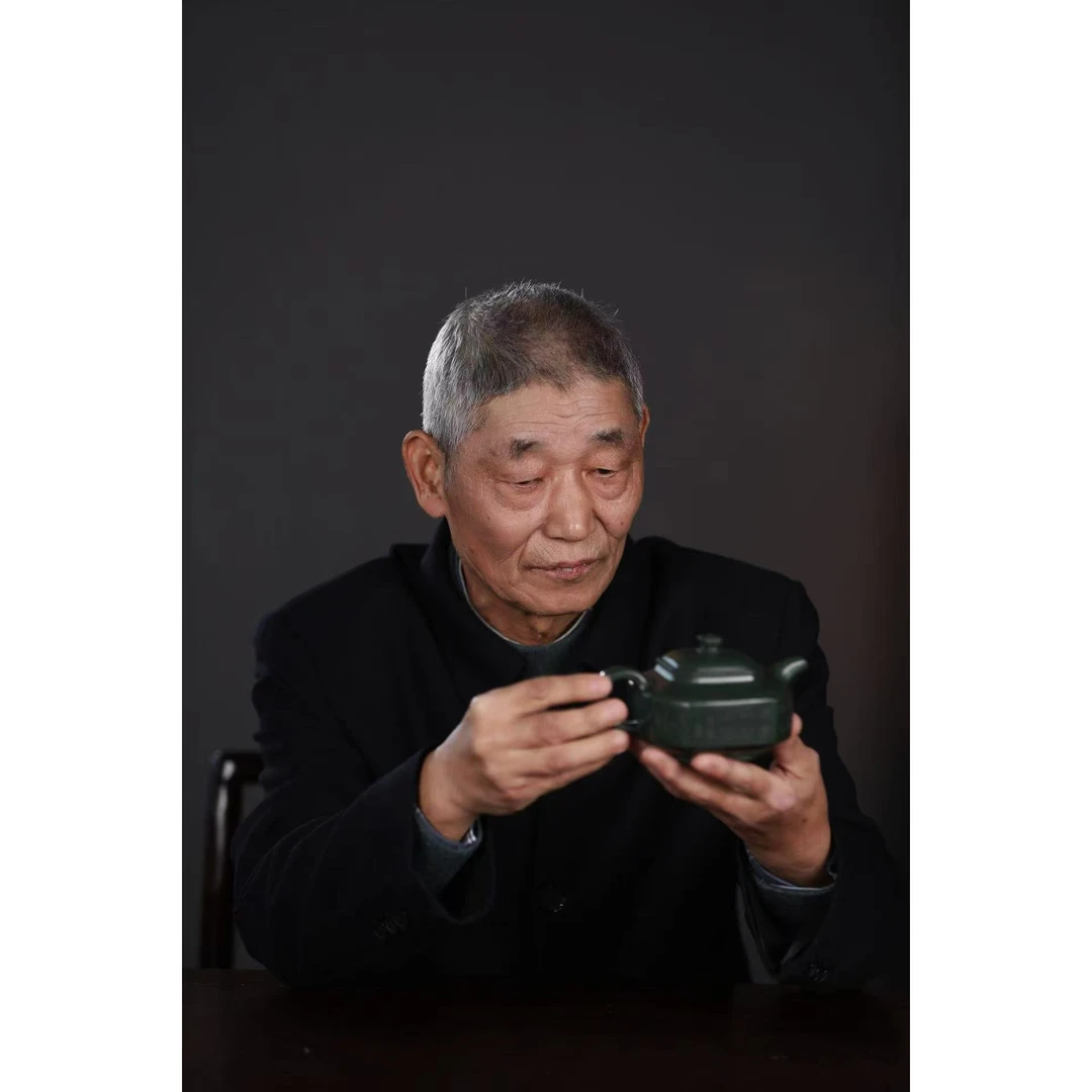 33号[顾海荣专场]宜兴黄龙山原矿手工紫砂壶