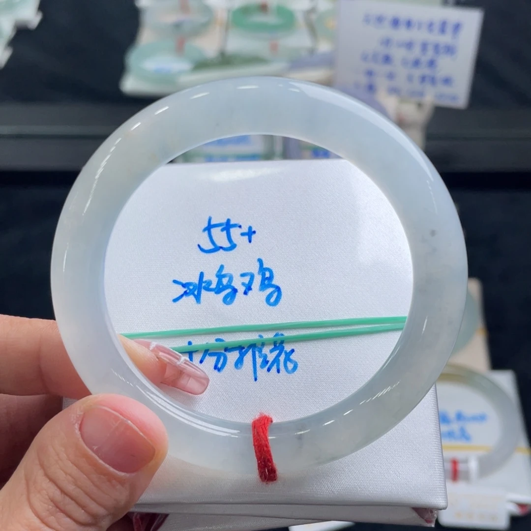 翡翠手镯未镶嵌翡翠手镯