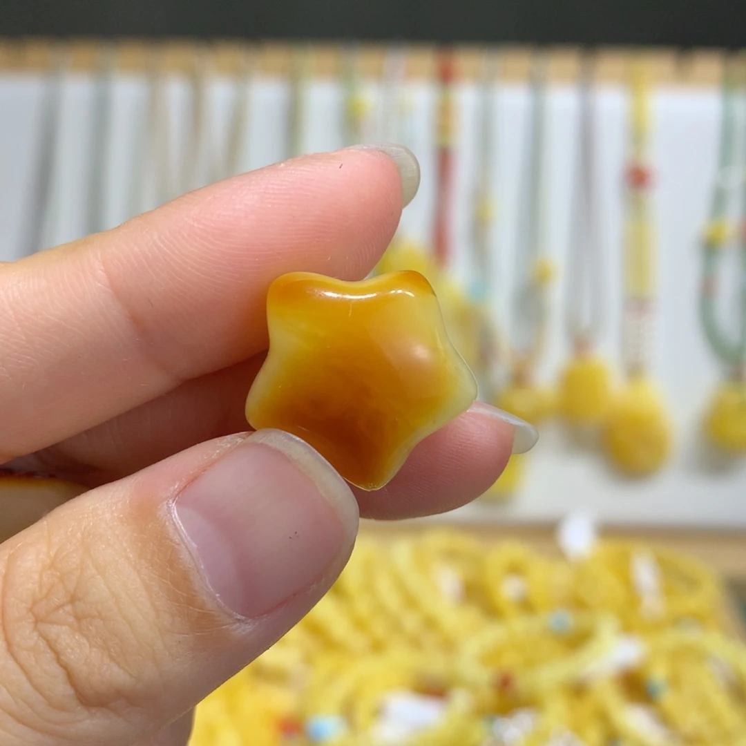 未镶嵌蜜蜡裸石配饰