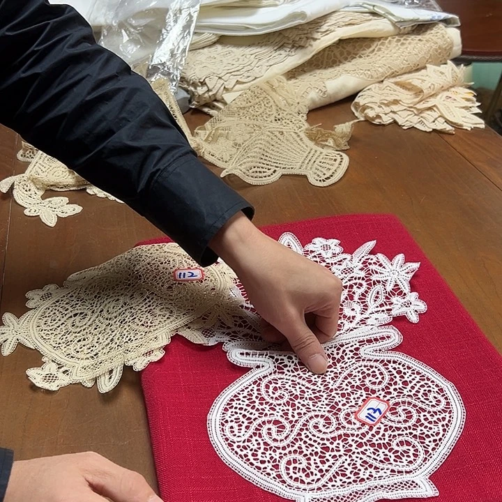 毛绒亚麻棉113-白色花瓶