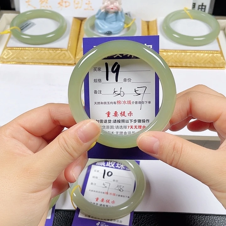 和田玉未镶嵌手镯