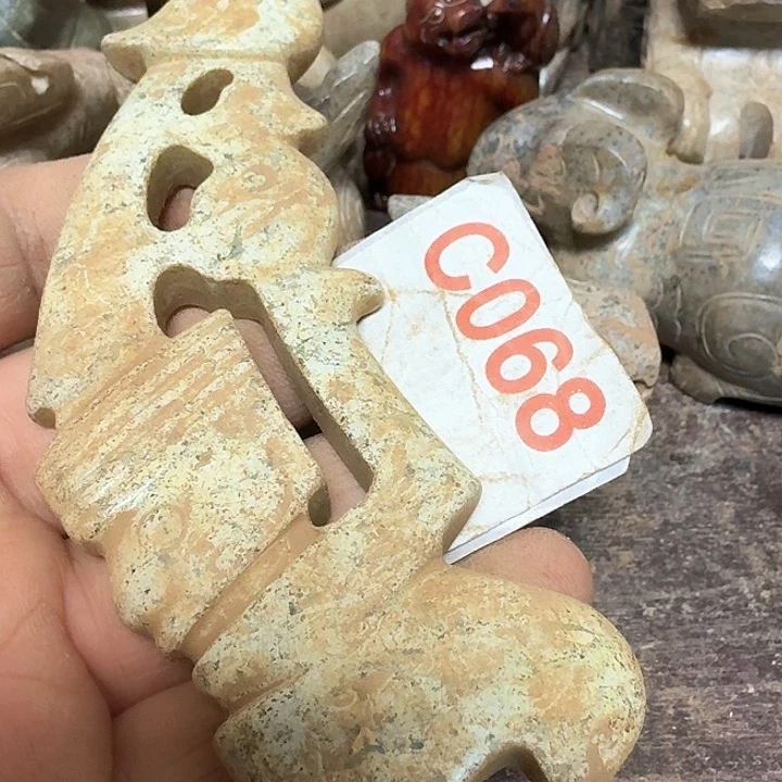 蛇纹石玉颈饰未镶嵌