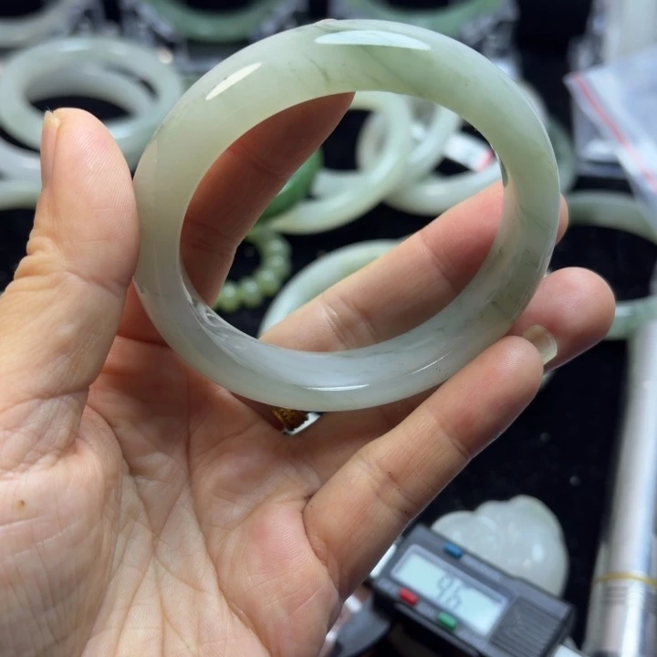 农***。东陵石未镶嵌手镯