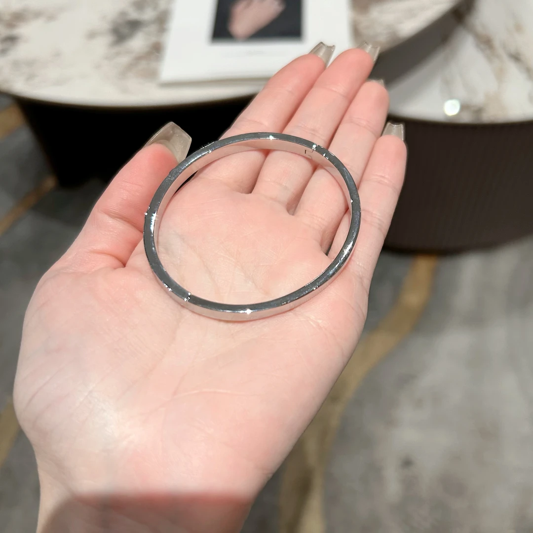 铜合金合成锆石手镯 铜合金合成锆石手镯  轻奢简约手镯B027