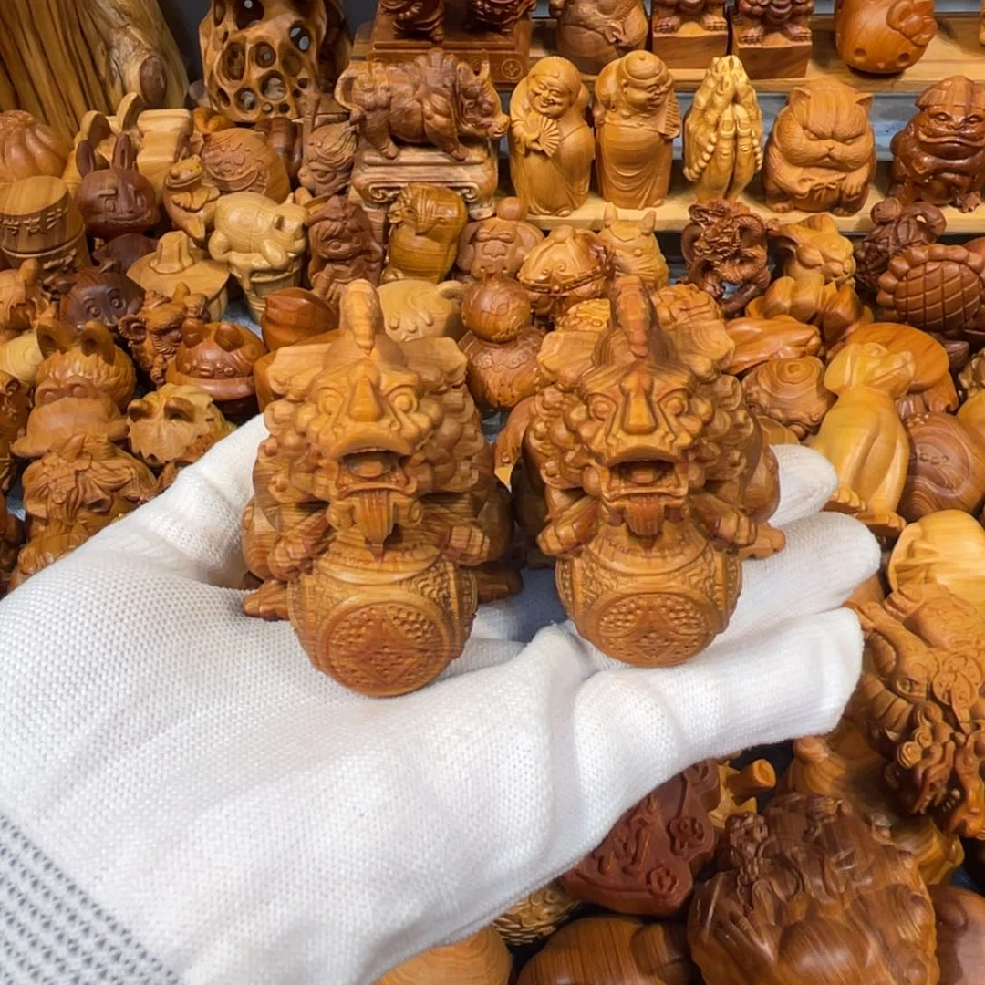 日***法纸崖柏手把件貔貅一对