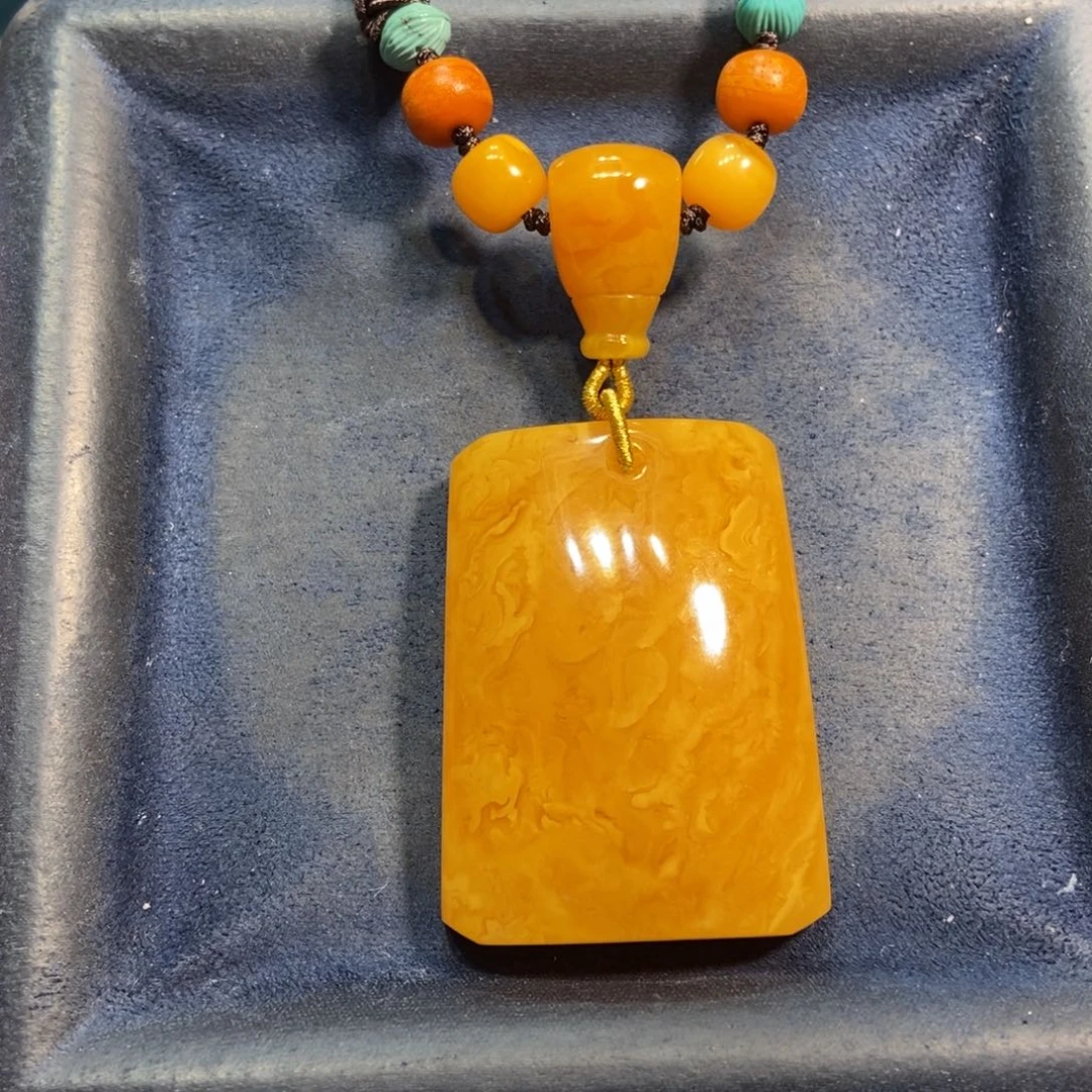 琥珀未镶嵌颈饰蜜蜡