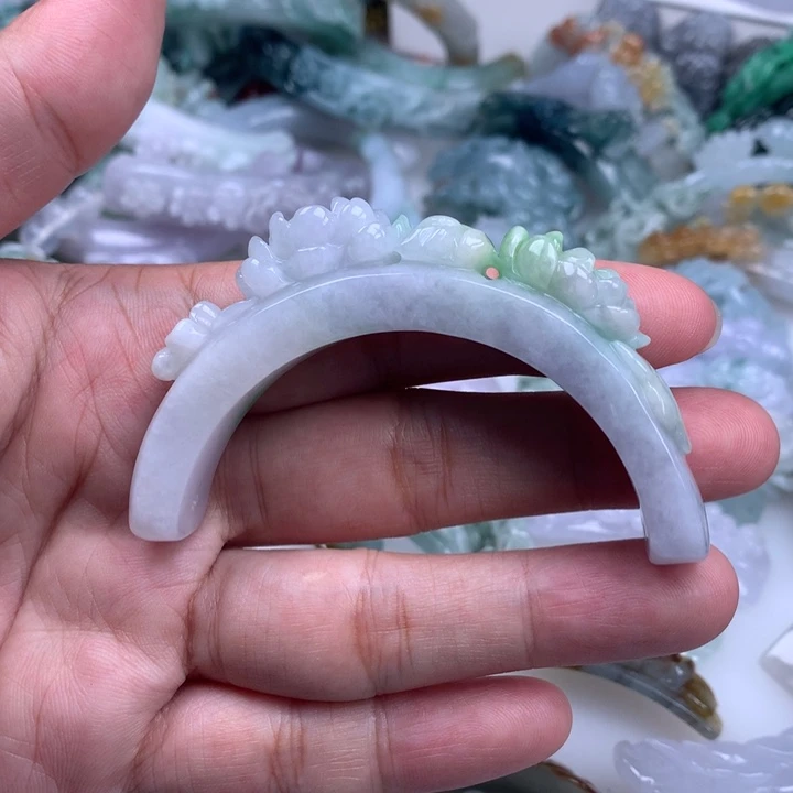 颈饰未镶嵌翡翠?*桃