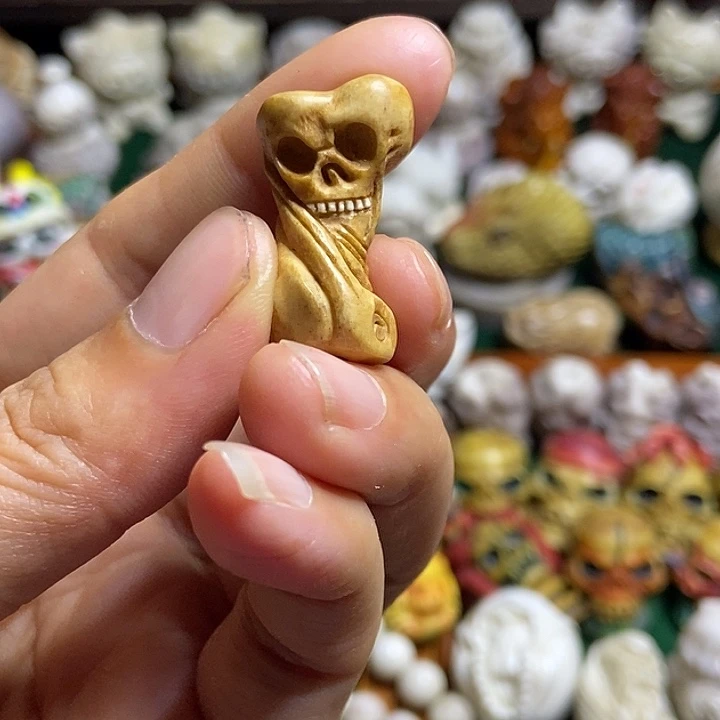 莫***念配饰鹿角雕刻一个出