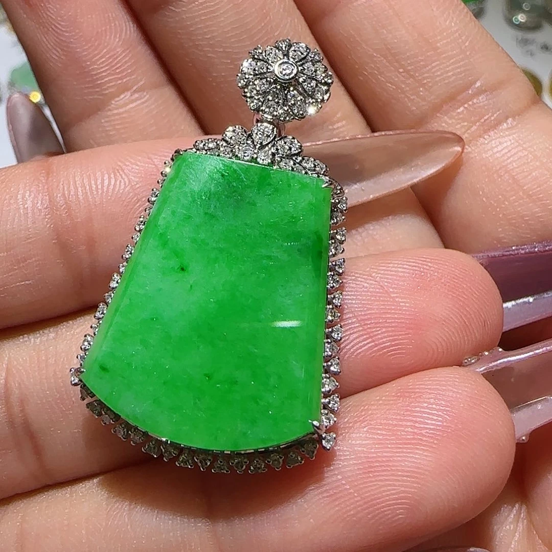 【闪购商品】颈饰18K金镶嵌翡翠天然