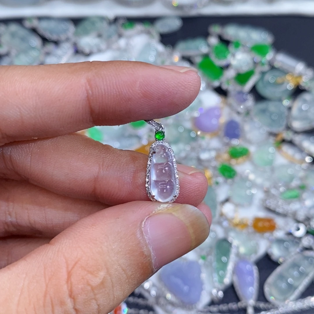 翡翠18K金镶嵌颈饰