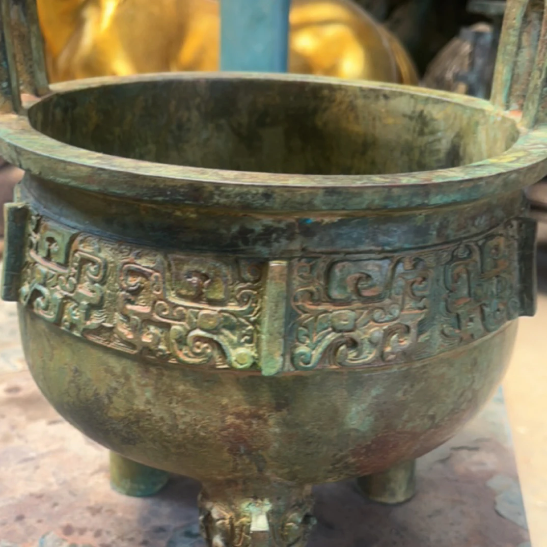 民间藏品绿锈包浆八宝三足老鼎香炉桌面摆件