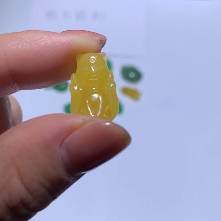 翡翠未镶嵌颈饰狐狸