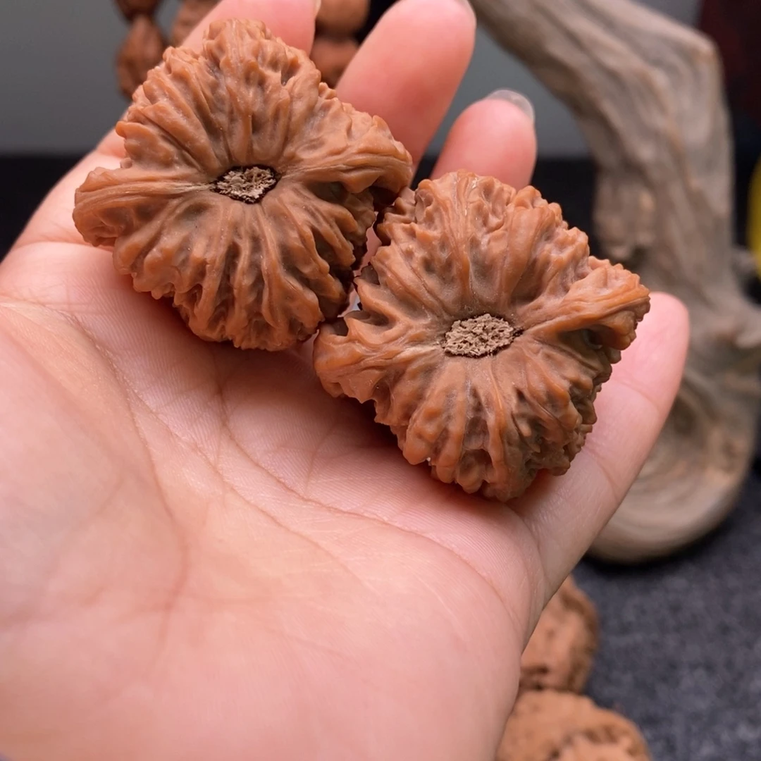 文玩核桃把件40凹底南疆